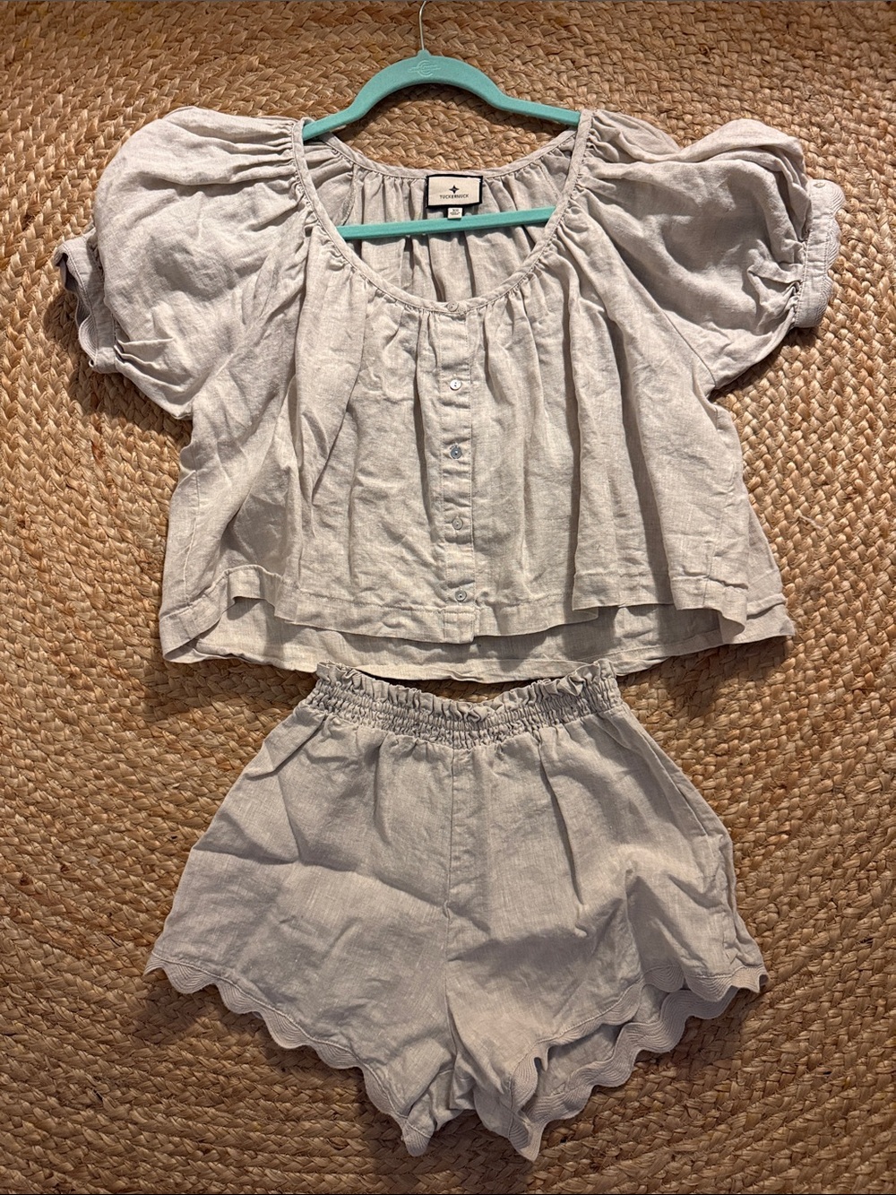 Tuckernuck Linen Set - Picture 2 of 4